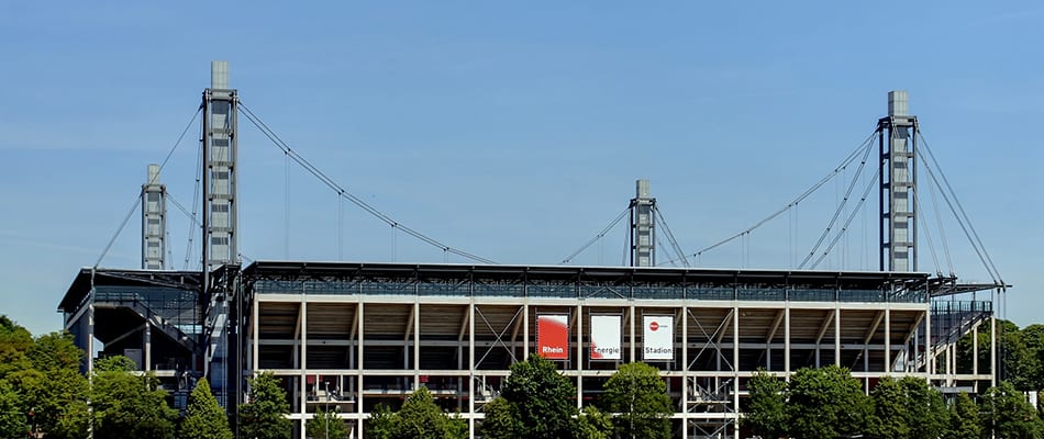 Rhein-Energie Stadion. Foto: Raimond Spekking / CC BY-SA 4.0 (via Wikimedia Commons).